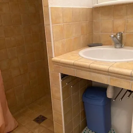 Climatise Au Centre-ville Du Lavandou Avec Parking Securise Et Terrasse - Fr-1-308-184 Apartment