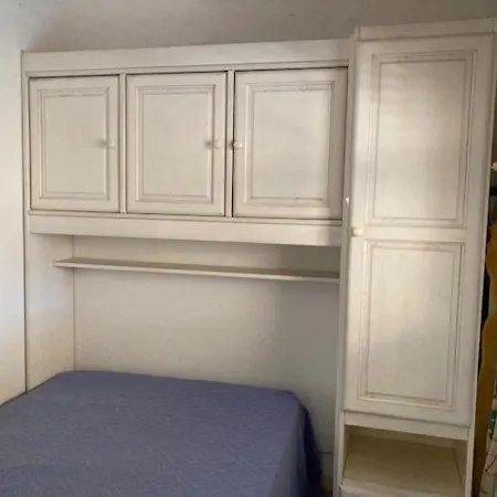 Apartment Climatise Au Centre-ville Du Lavandou Avec Parking Securise Et Terrasse - Fr-1-308-184